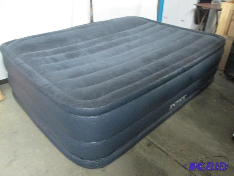 lot 34 image: Intex Queen Raised Airbed