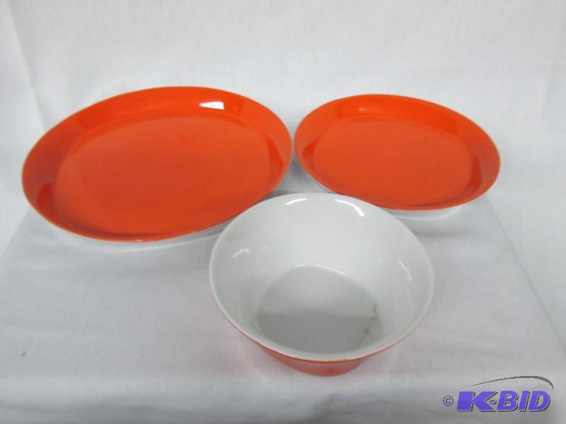 lot 46 image: Rachel Ray Round & Square Dinnerware Set