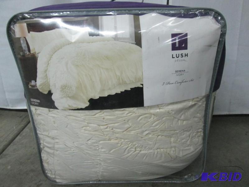 lot 50 image: McLeland Design Serena Comforter Set