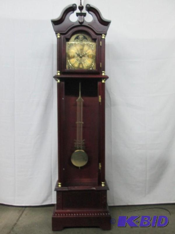 lot 7 image: Alcove 72 Grandfather Clock