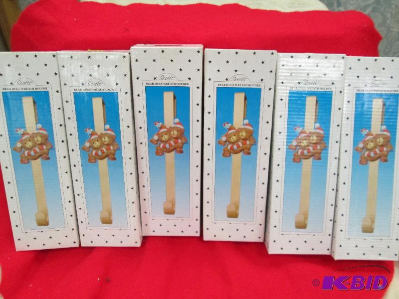 lot 138 image: Qty 6 Scotts Bear Hugs wreath holder...
