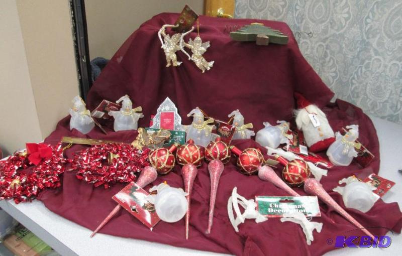 lot 221 image: Assortment of decoration you can put on your ...