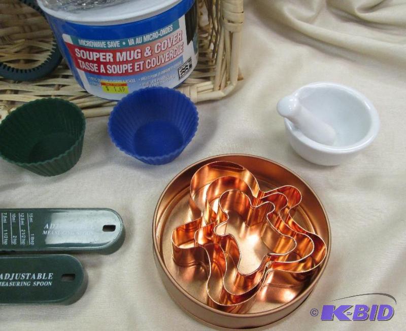 lot 246 image: Qty 11 different things you can use in kitche...