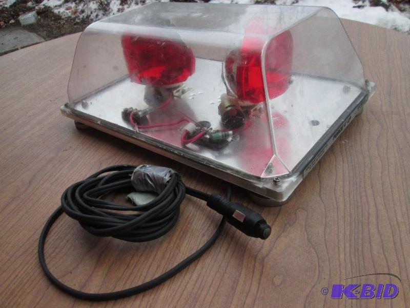 lot 4 image: Force 4 LP SAE-W3-1.85 rotating light flasher...