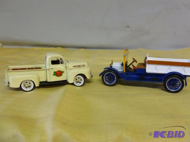 lot 104 image: Lot Of Two Signature 132 scale die cast meta...