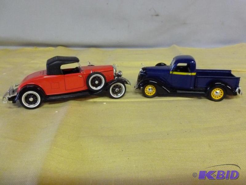 lot 105 image: Lot Of Two Signature 132 scale die cast meta...