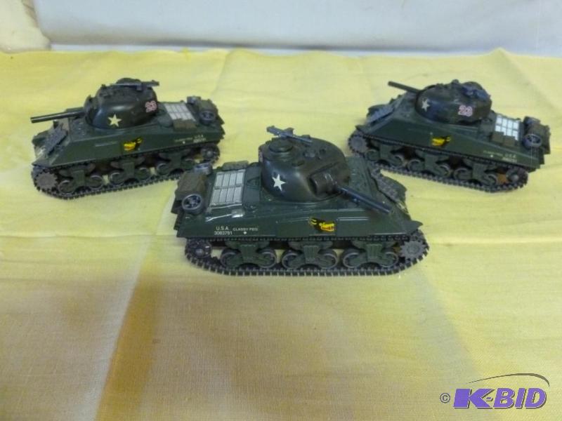 lot 110 image: Lot of three New Ray die cast battery operate...
