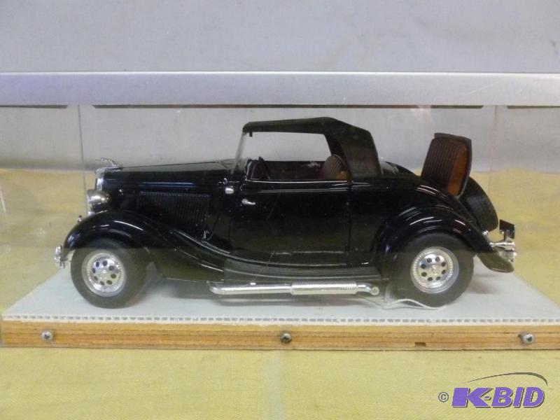 lot 148 image: Large Solido&nbsp1934 Ford Coupe Convertible...