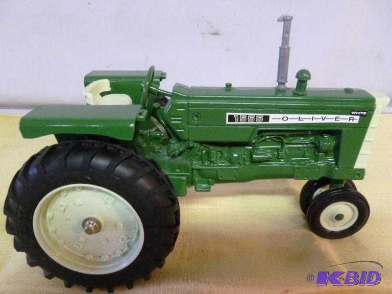 lot 153 image: Large Ertl Oliver 1555 116 die cast metal tr...