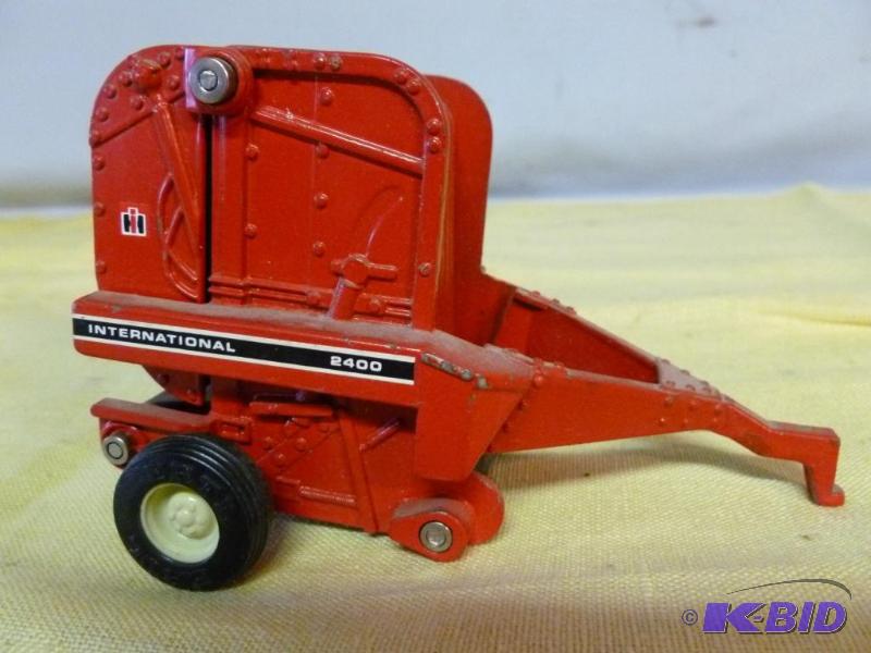 lot 160 image: Ertl&nbspInternational 2400 132 scale die c...