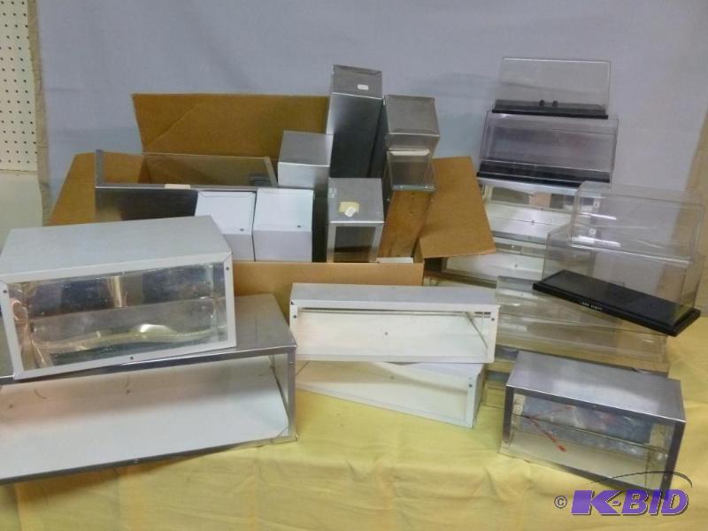 lot 163 image: Large lot of heavy duty collector car display...