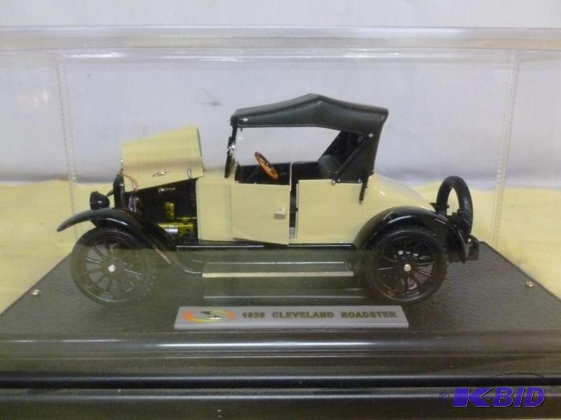 lot 166 image: Large Sun Ray 1920 Cleveland Roadster 118 sc...