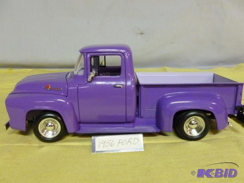 lot 173 image: Large Ertl 1956 Ford F-100&nbsp118 scale di...