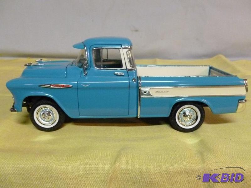 lot 182 image: Large Ertl 1957 Chevy Cameo&nbsp118 scale d...
