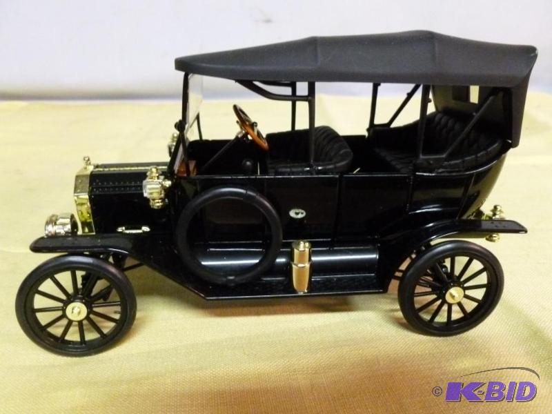 lot 184 image: Large Universal Hobbies Ford Model T&nbsp11...