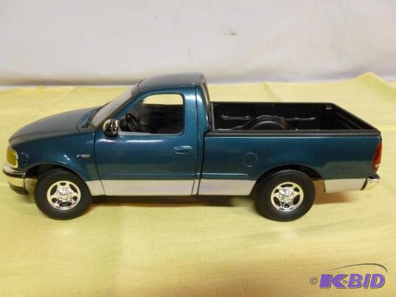 lot 186 image: Large Ertl Ford F-150&nbsp118 scale die cas...