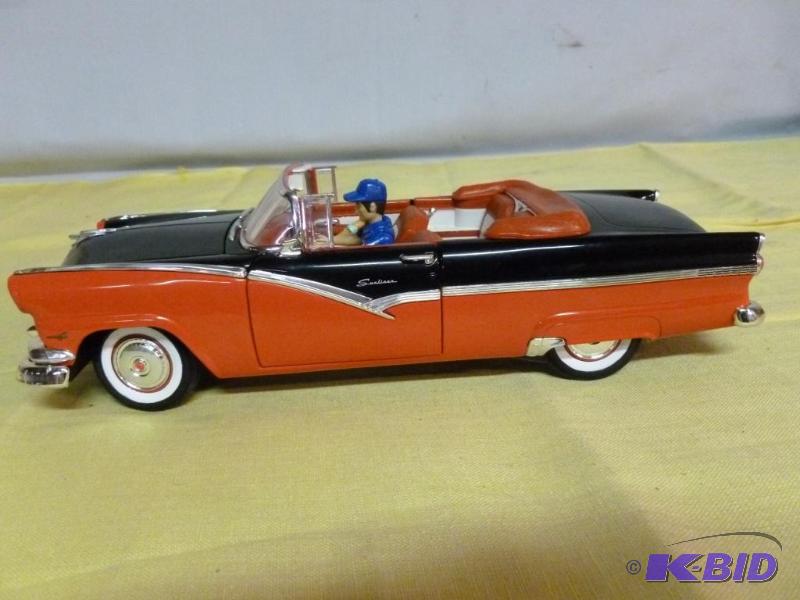lot 192 image: Large Ertl 1956 Ford Sunliner&nbsp118 scale...