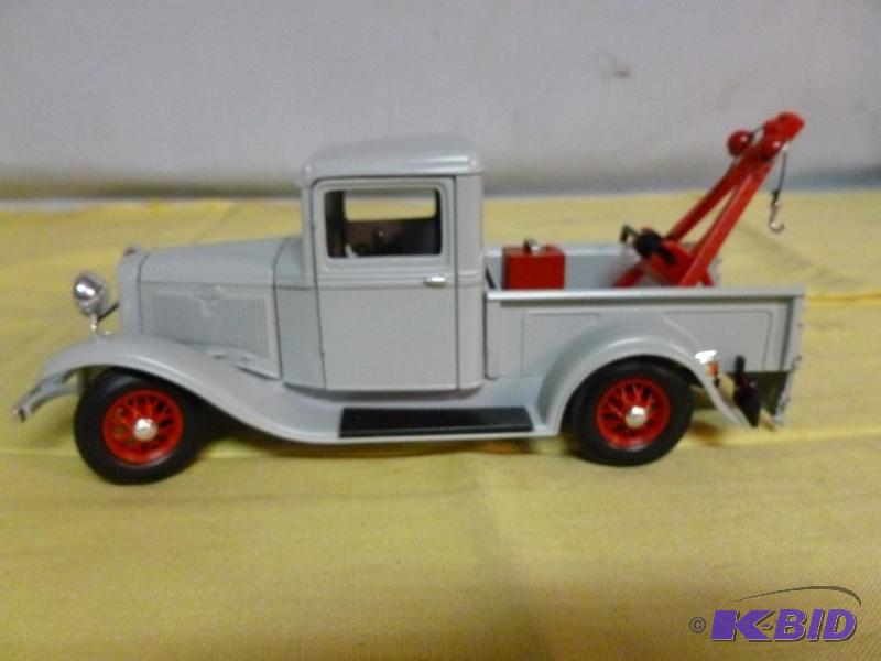 lot 193 image: Large Road Legends 1934 Ford&nbsp118 scale ...