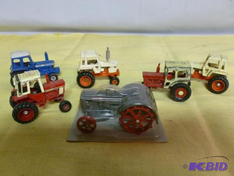 lot 209 image: Lot of five vintage 164 scale die cast metal...