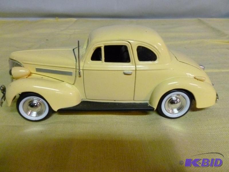 lot 214 image: Signature 1939 Chevrolet Coupe 124 scale die...