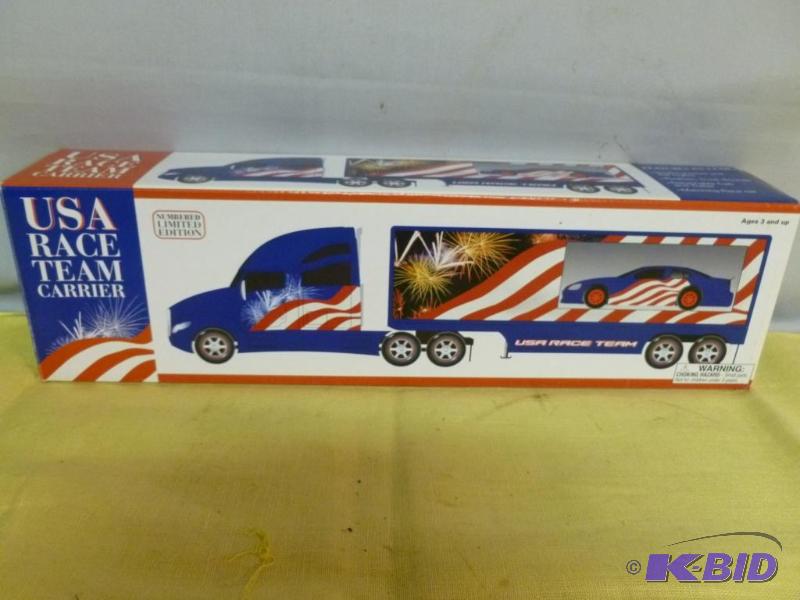 lot 226 image: Collectible USA Race Team 18-Wheel Limited Ed...