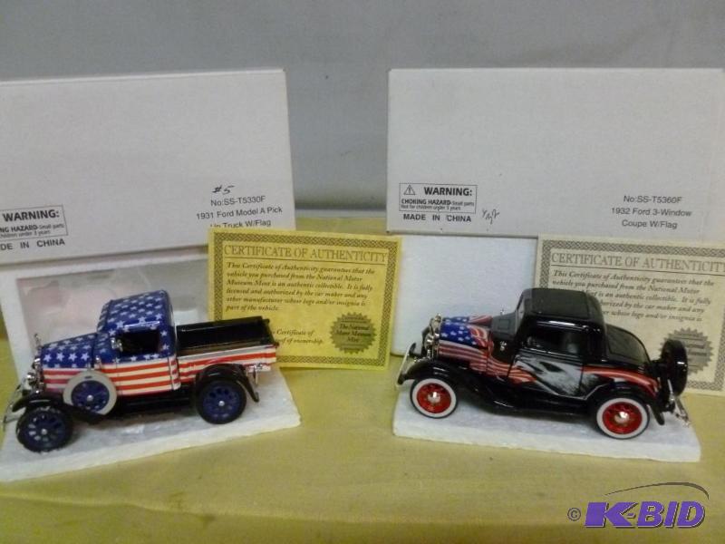 lot 238 image: Lot of two collectible 132 scale die cast me...