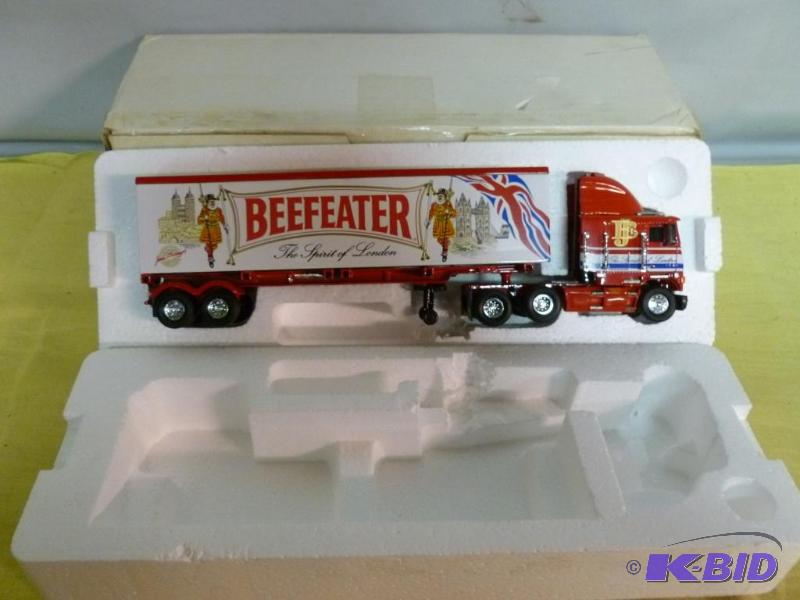 lot 250 image: Matchbox Ultra&nbspFreigtliner Beefeater 16...
