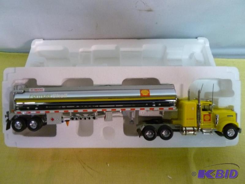 lot 251 image: Matchbox Ultra Kenworth Shell 164 scale ...