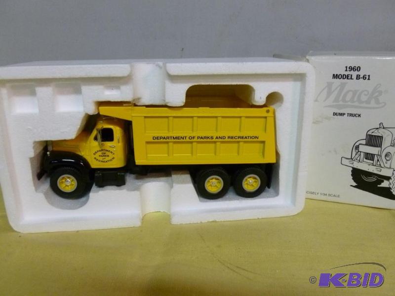 lot 54 image: First Gear 1960 Mack Model B-61 Precision Col...