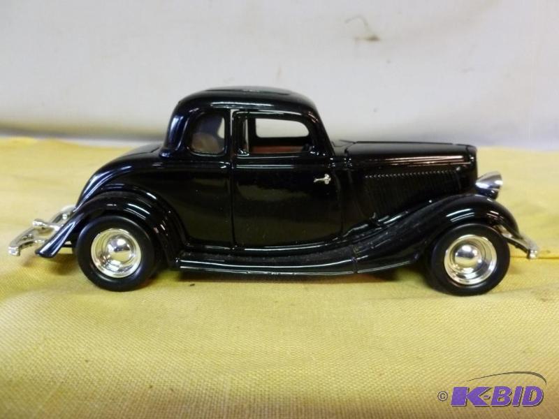 lot 82 image: Collectible 1934 Ford Hot Rod 124 scale die ...