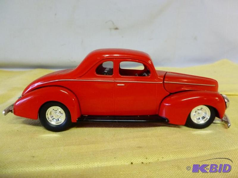 lot 84 image: Racing Champions 1940 Ford 124 scale die cas...