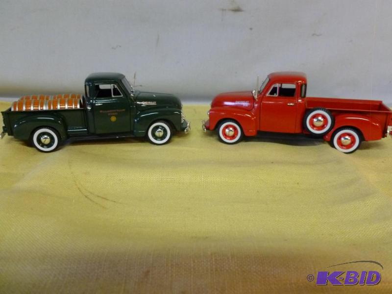 lot 99 image: Lot Of Two Signature 132 scale die cast meta...