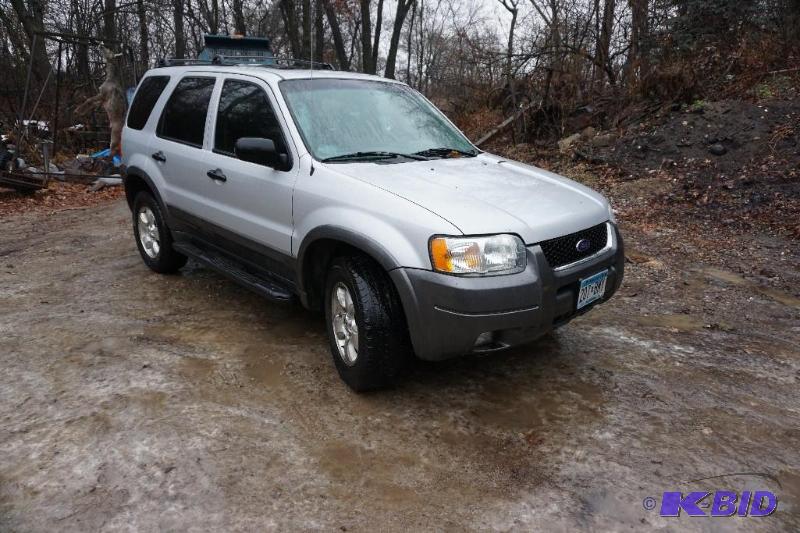 2004 Ford Escape XLT 4 x 4 SUV   Powered By 3...