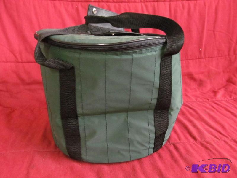 lot 10 image: Travel Bag