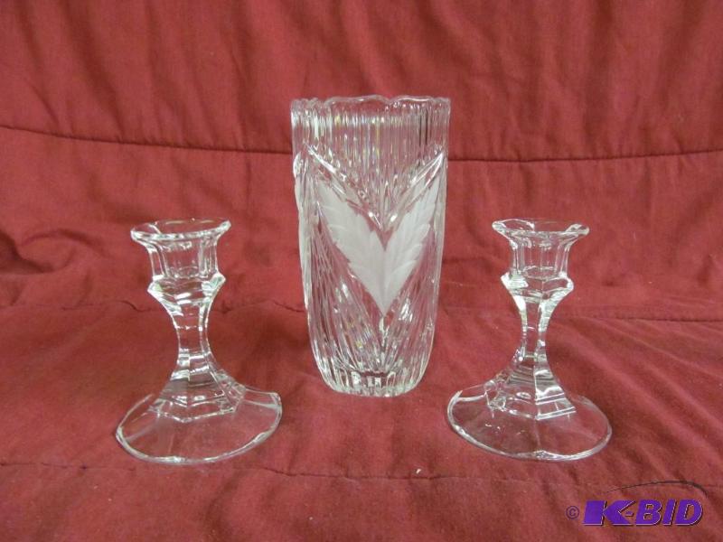 lot 122 image: Vase