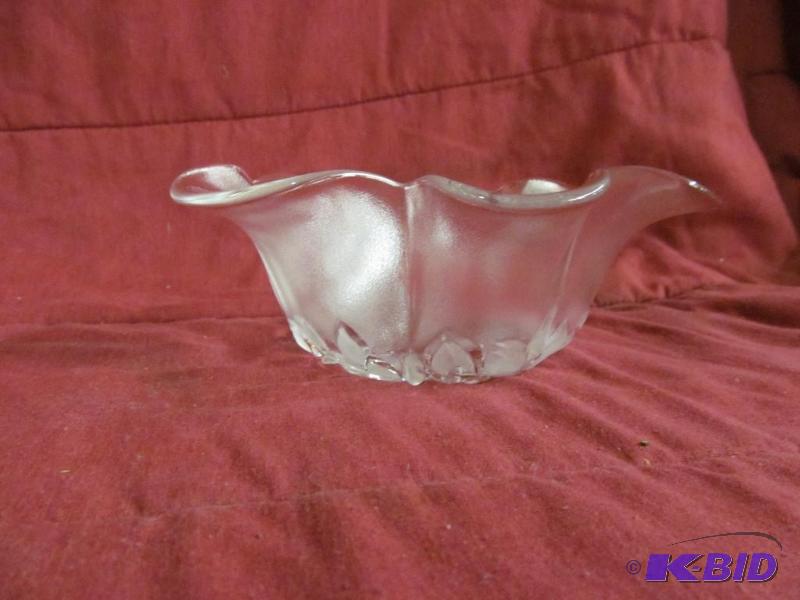 lot 135 image: Bowl