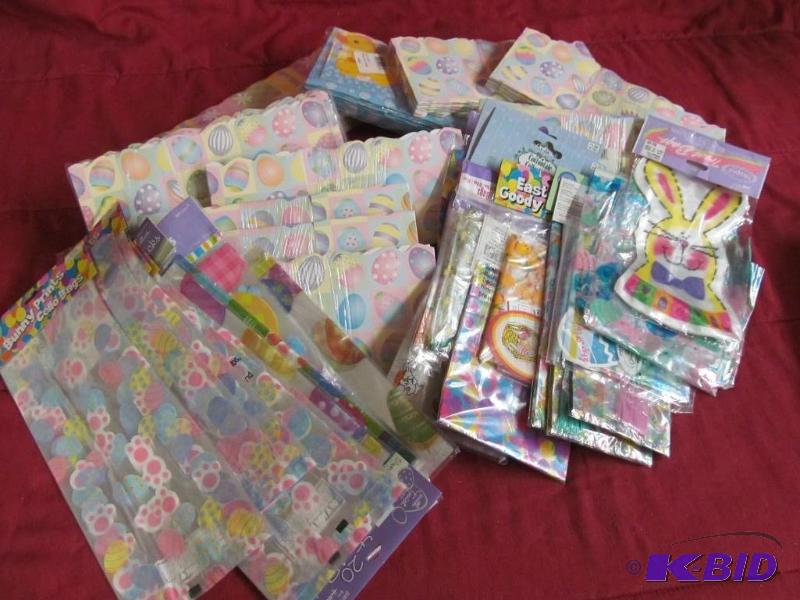lot 149 image: Gift Wrapping