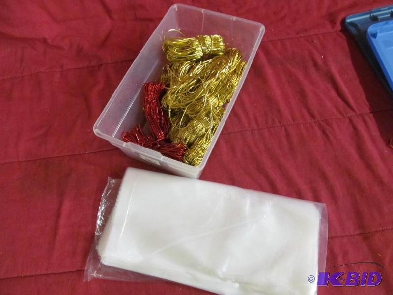 lot 175 image: Gift Bags