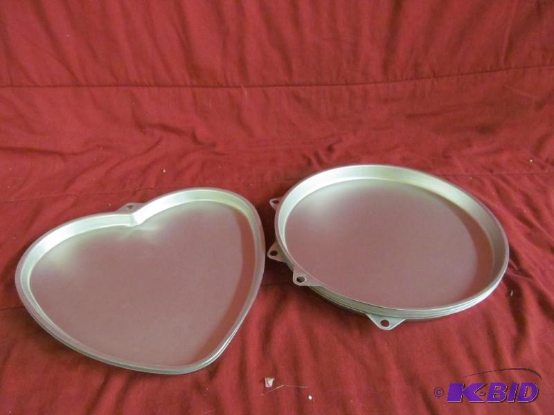 lot 202 image: Pan