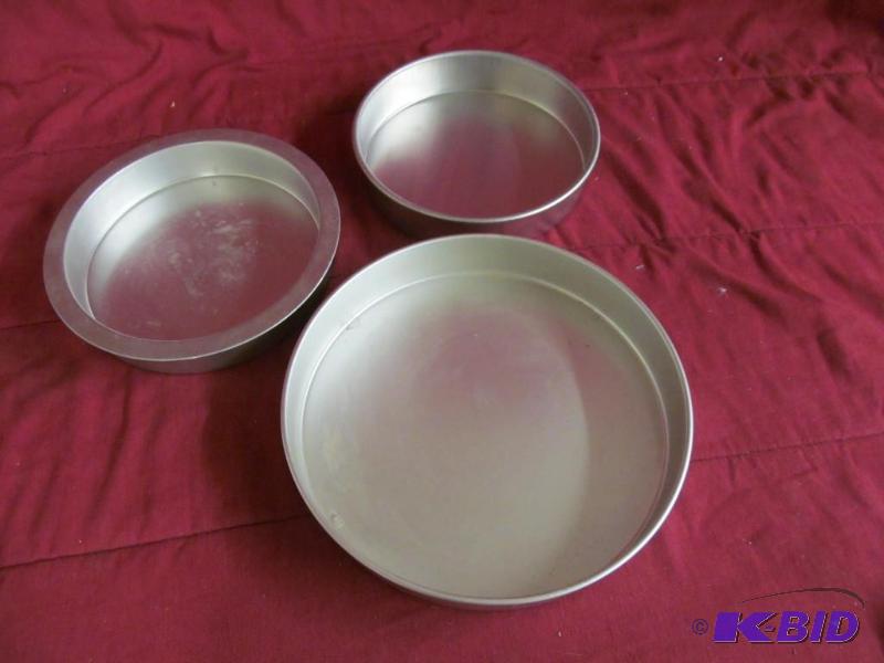 lot 203 image: Pan