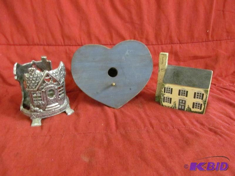 lot 25 image: Candle Holder
