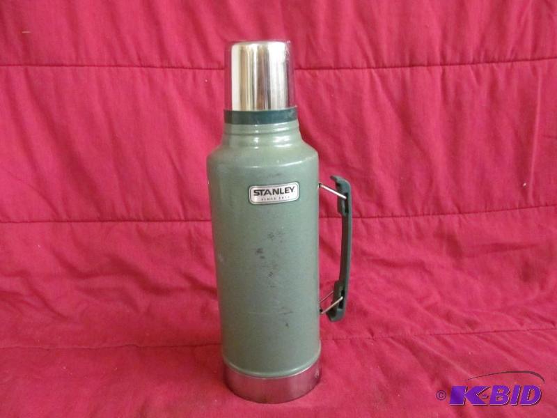 lot 33 image: Thermos