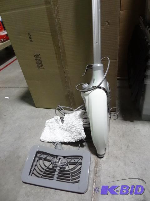 lot 10 image: Shark pro system pocket mop. Store return. Wo...