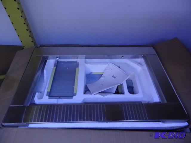 lot 22 image: Microwave oven trim kit. MK2030F...