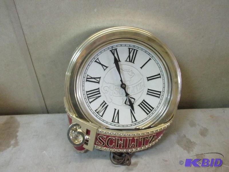 lot 19 image: Schlitz clock...