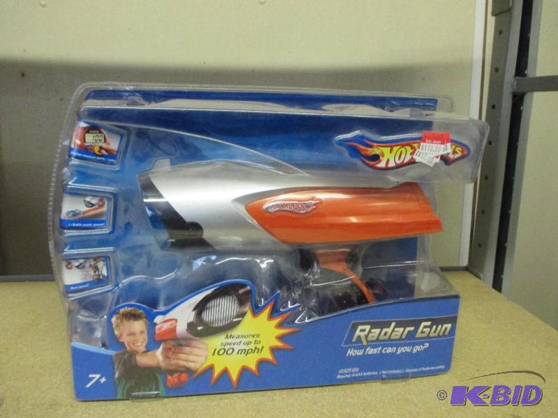 lot 30 image: Hot wheels radar gun...