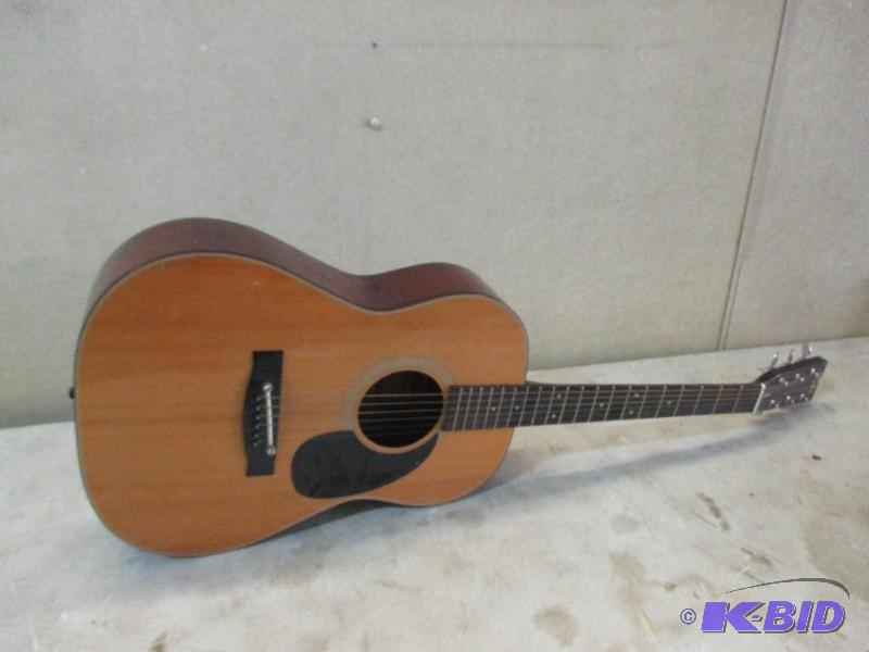 lot 33 image: Fender guitar...