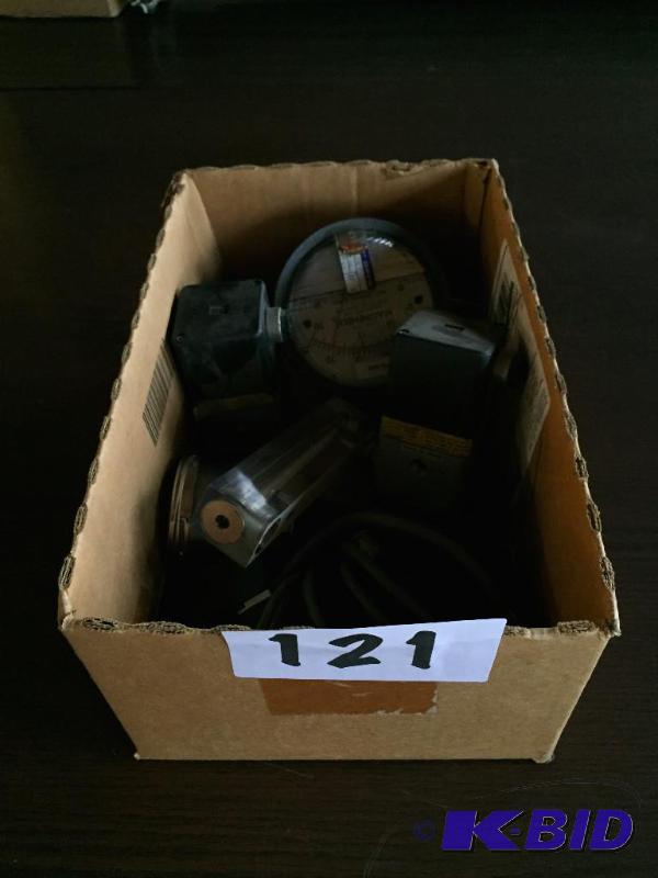 lot 121 image: Box of misc gauges and parts....