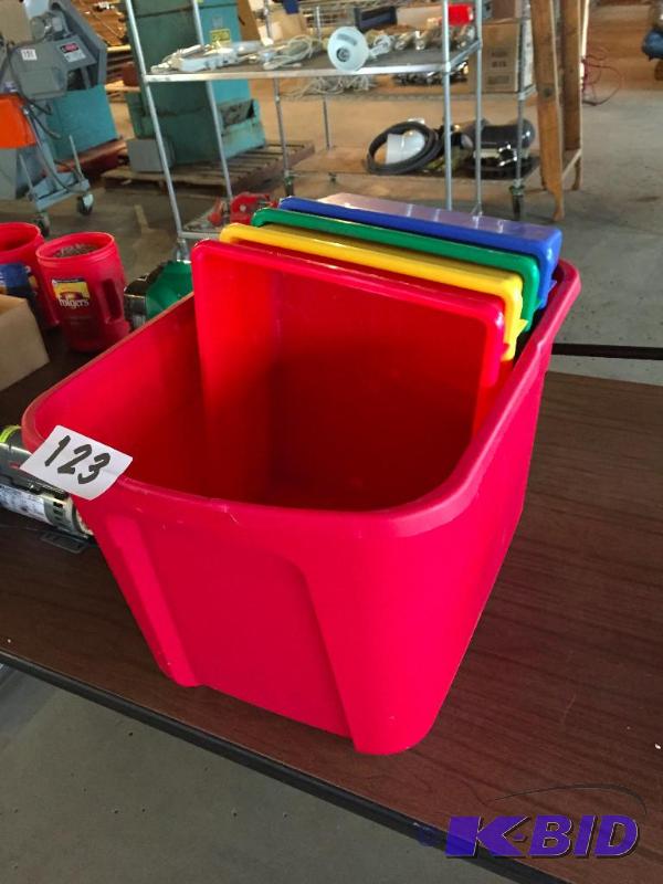lot 123 image: Plastic bin with 4 colored plastic trays....