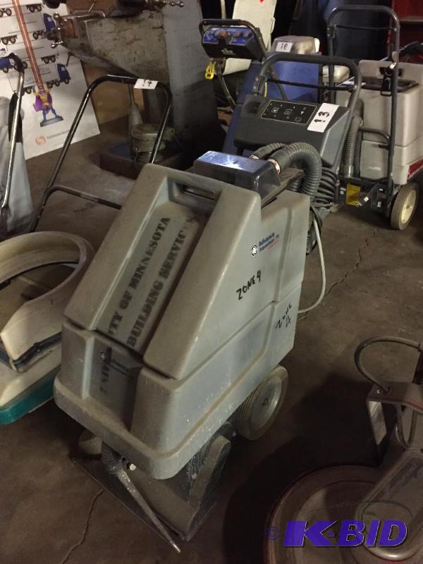 lot 13 image: Advance Aquaclean 15 floor scrubber machine....